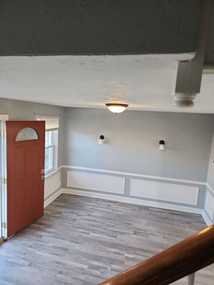 2565 Arunah Ave - Photo 3 of 18