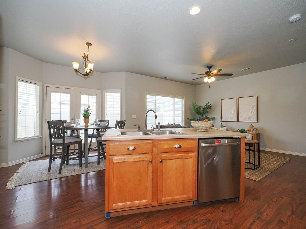 1485 N June St - Photo 5 of 24