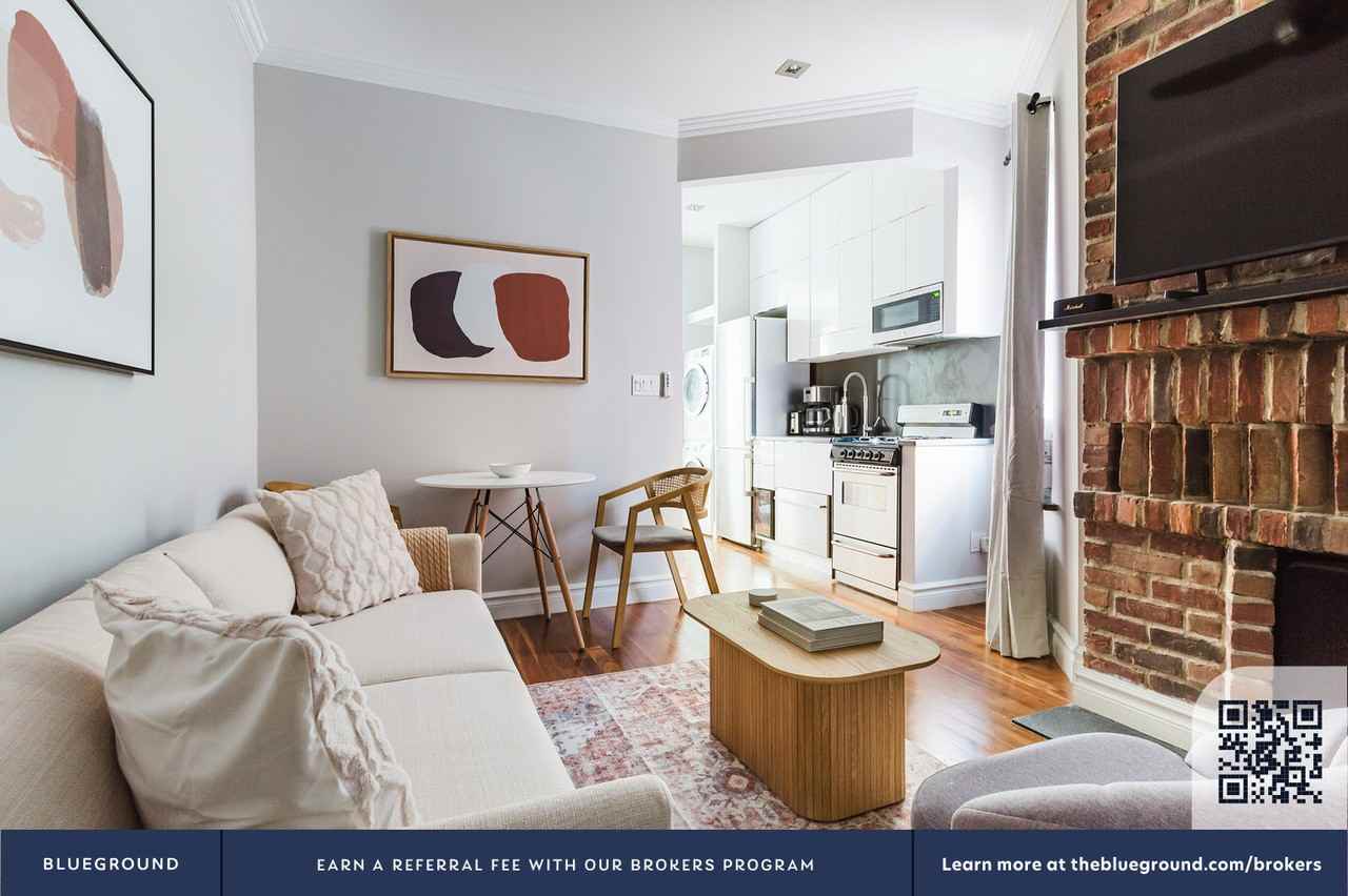 209 East 25th Street - Photo 5 of 25