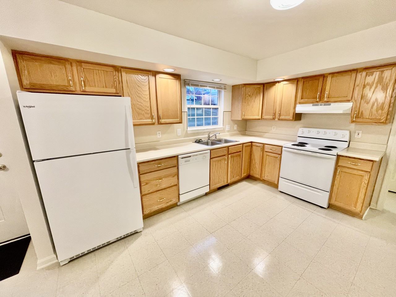 206 Lester Court - Photo 3 of 26