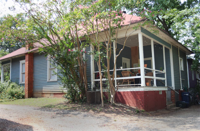 870 N Chase St - Photo 2 of 15