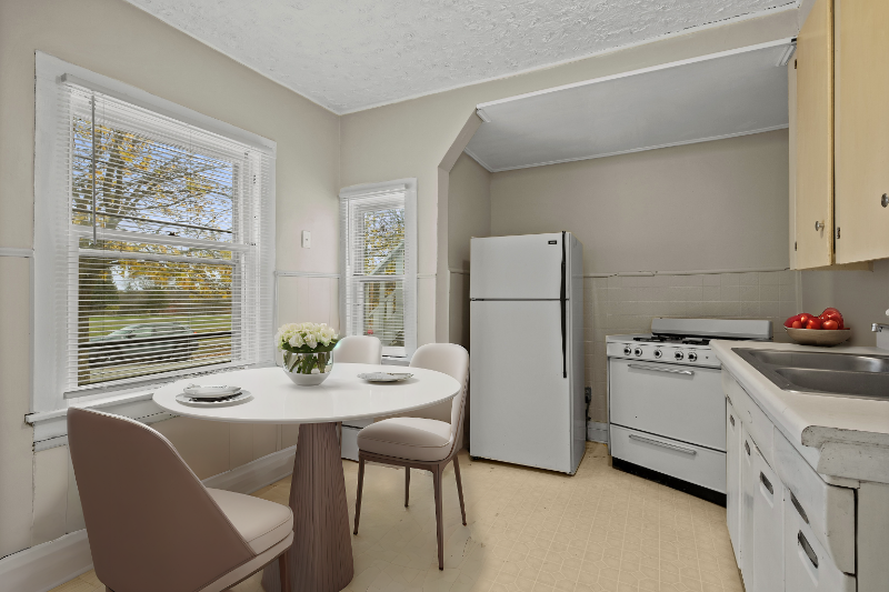 648 Livingston Ave Ne - Photo 2 of 7