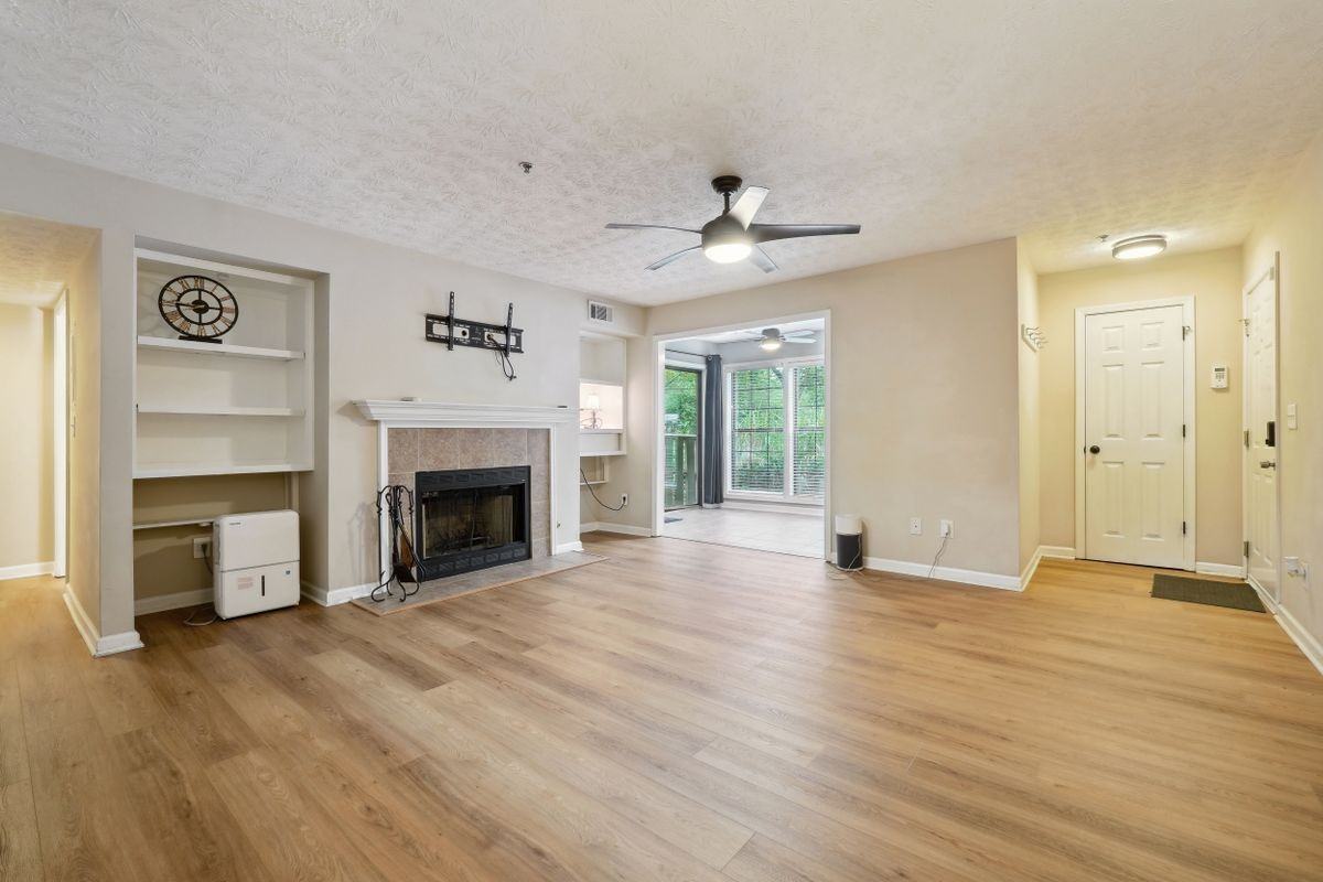 2824 Vinings Central Run Southeast, unit 146 - Photo 3 of 15