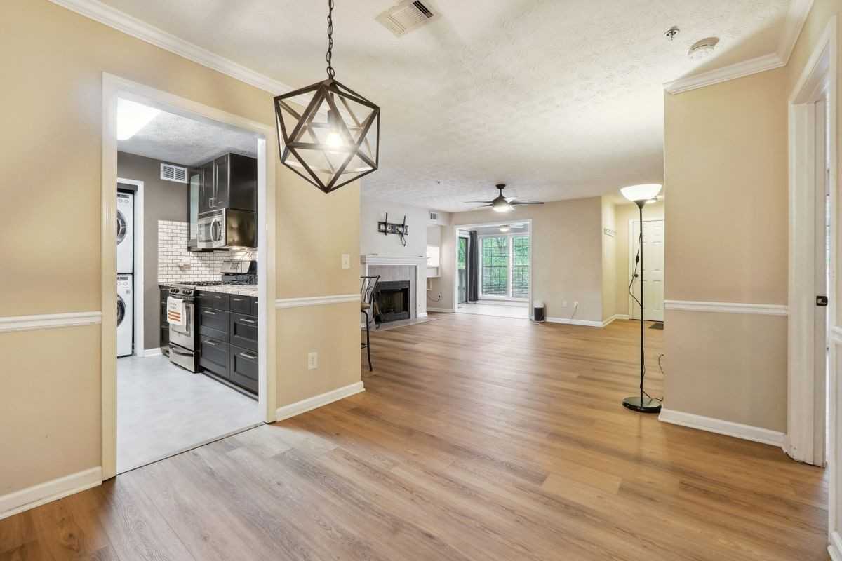 2824 Vinings Central Run Southeast, unit 146 - Photo 2 of 15