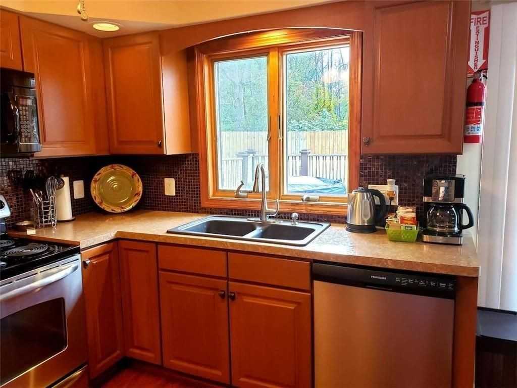 497 Crosby Ln - Photo 3 of 14