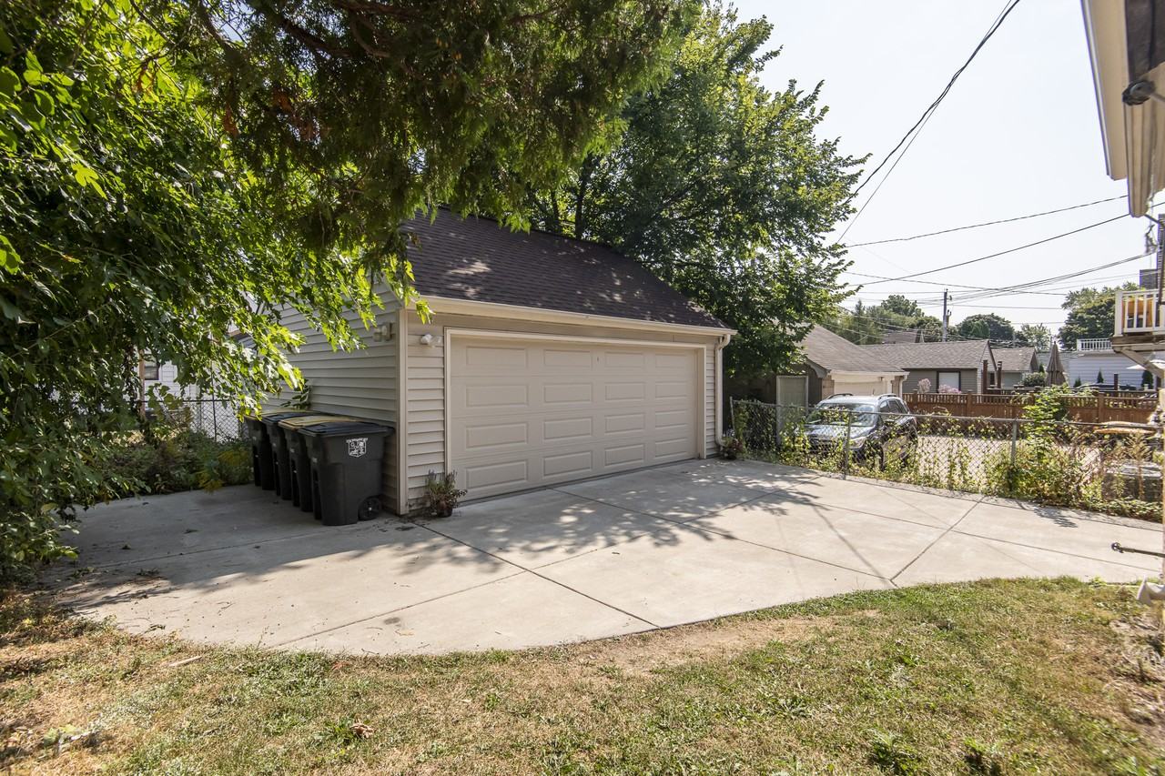 2650 N 70th St #2650UPPER - Photo 3 of 26