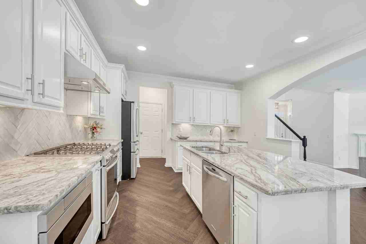 420 Hilltop View St #NA - Photo 3 of 39