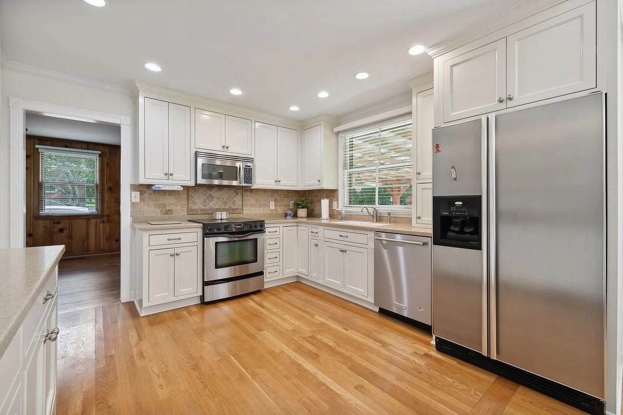 212 Wilowen Dr #NA - Photo 2 of 11