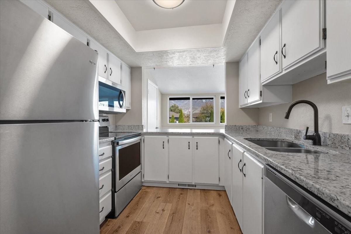226 W Garden Park Dr - Photo 3 of 19