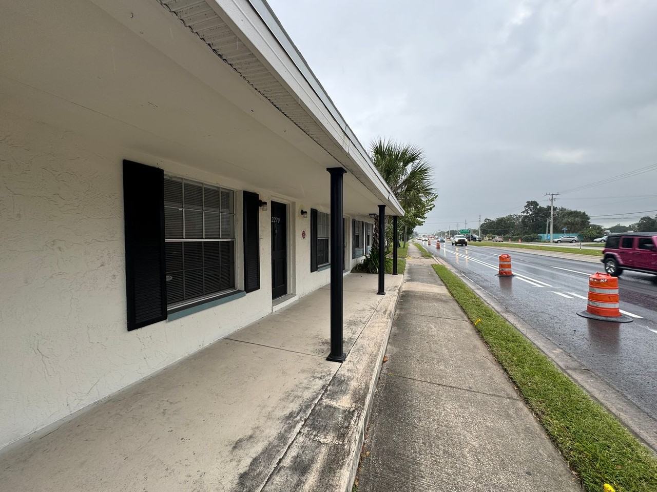 2270 W New Haven Ave - Photo 2 of 15