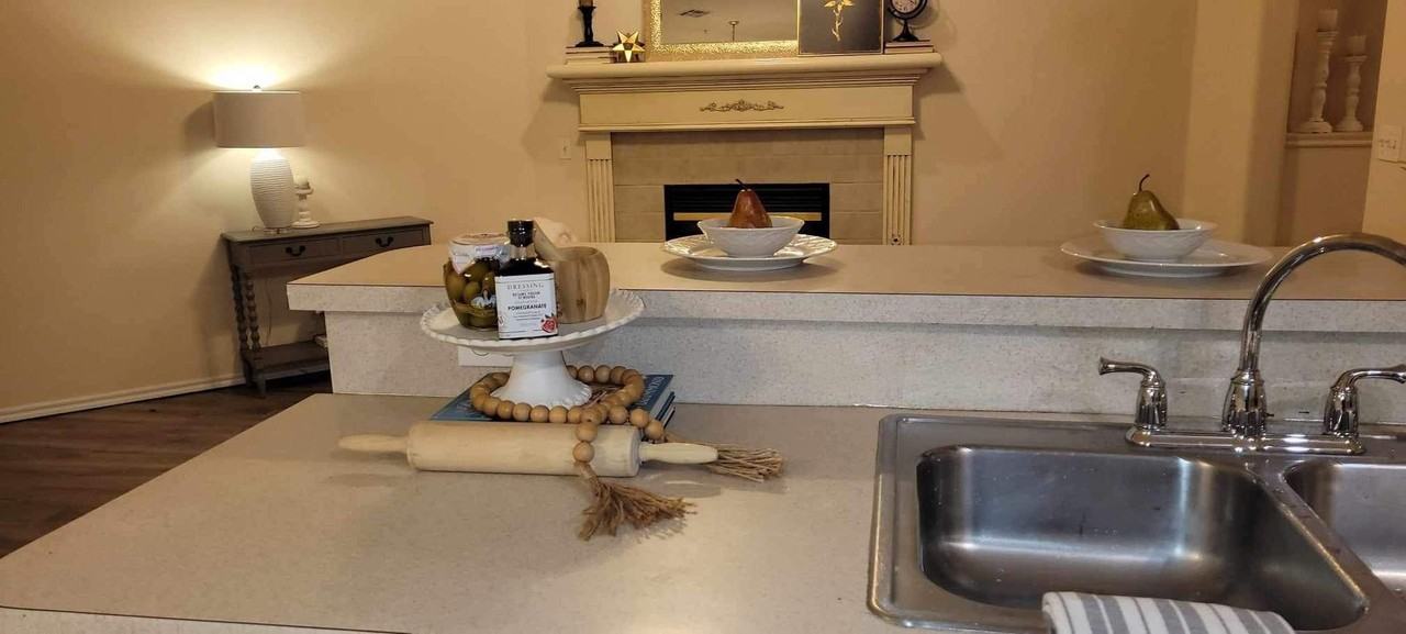 8304 Nw 83rd St - Photo 2 of 23