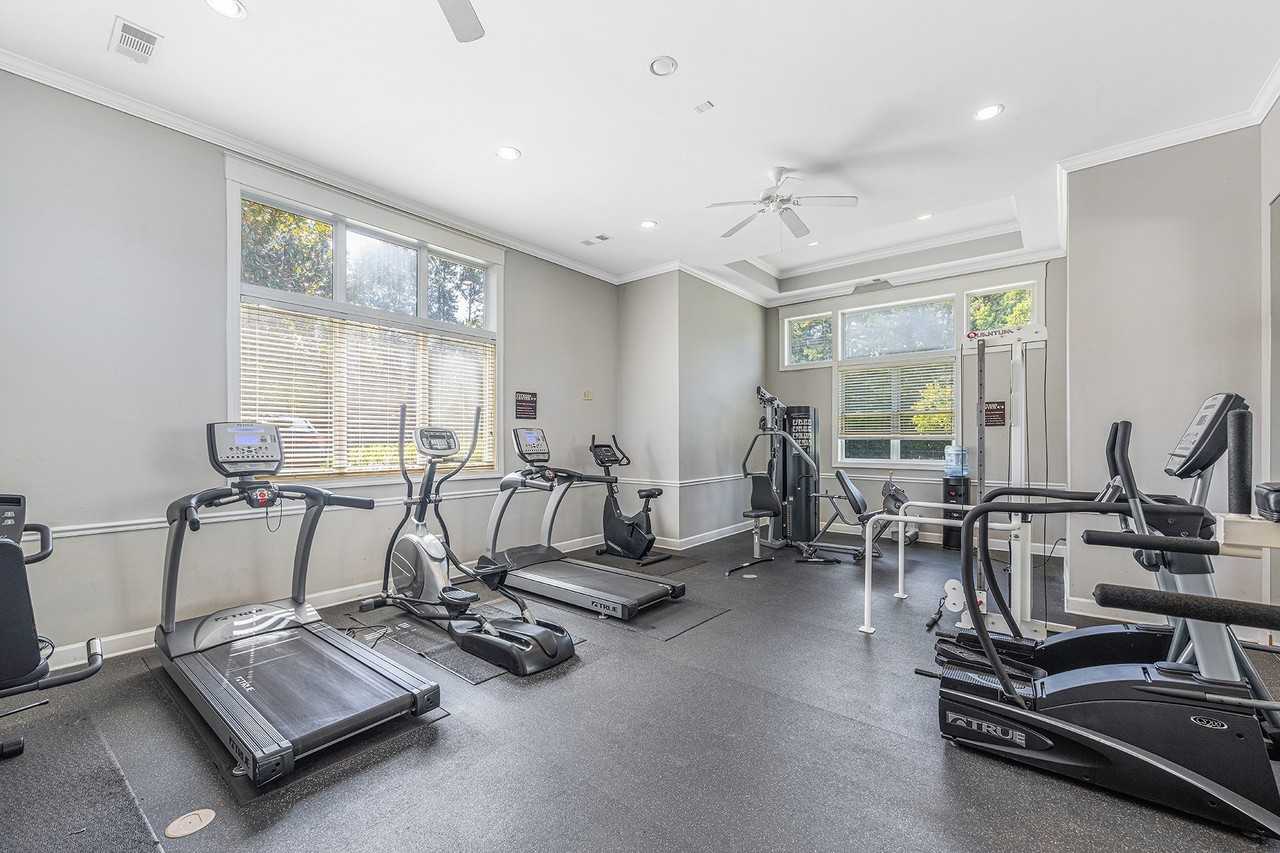 Regency Park Apartments - Photo 5 of 35