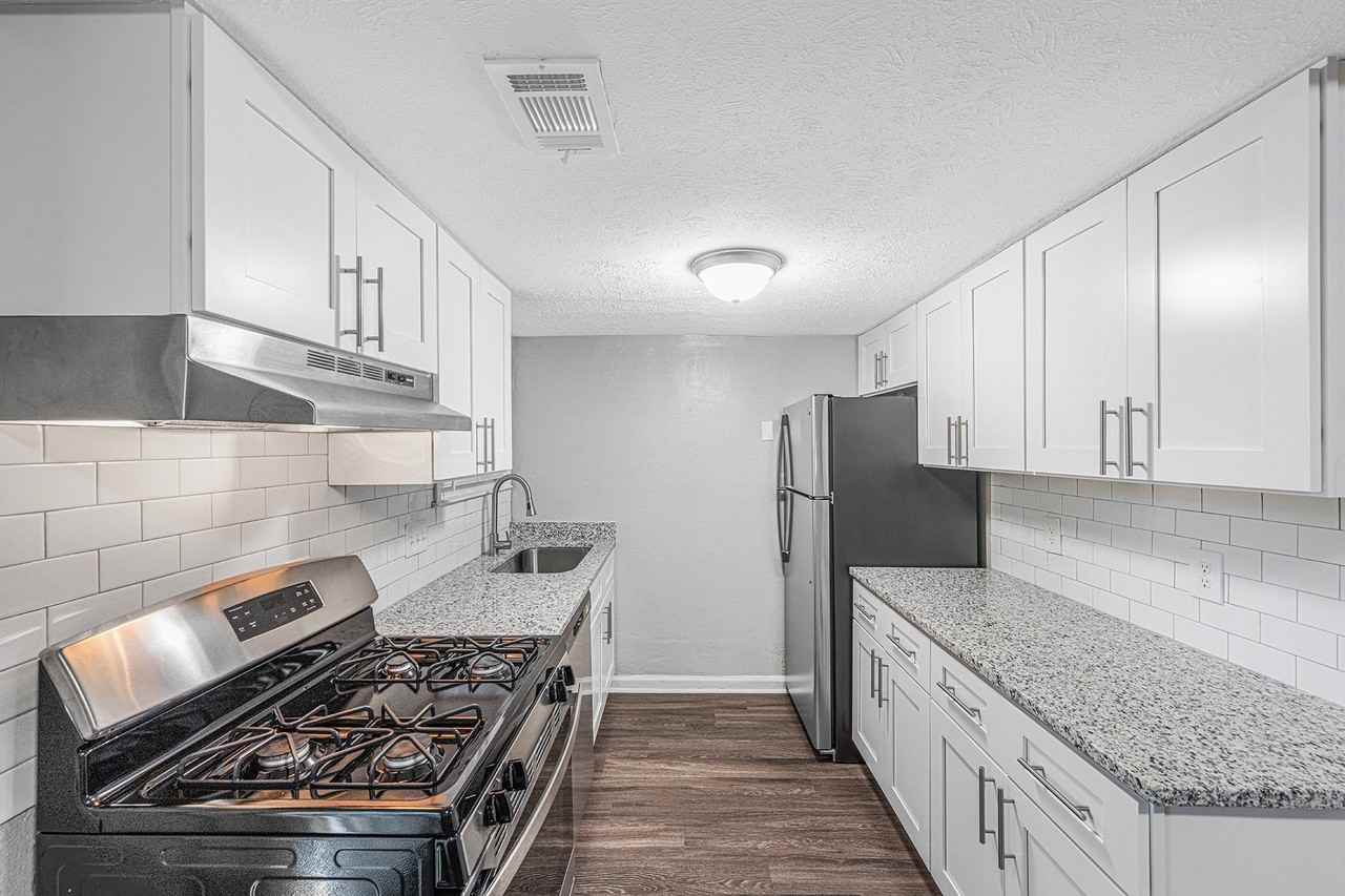 Regency Park Apartments - Photo 6 of 35