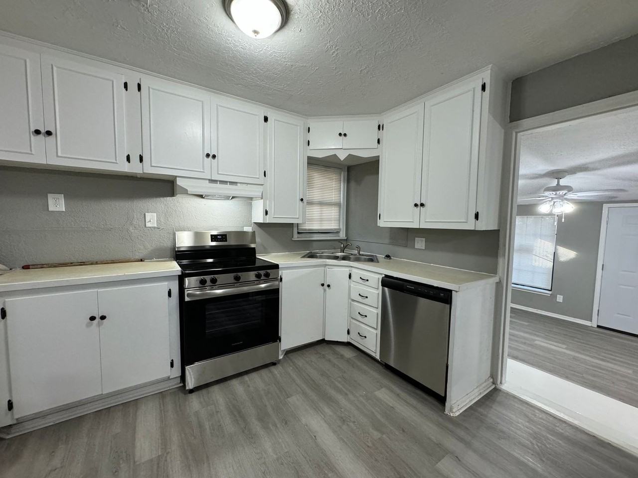 1803 Nw Williams Ave - Photo 2 of 13