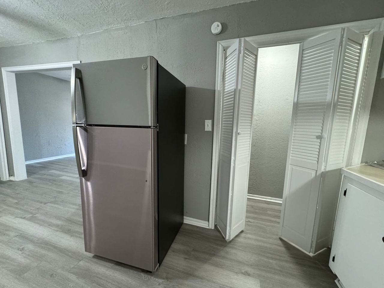 1803 Nw Williams Ave - Photo 3 of 13