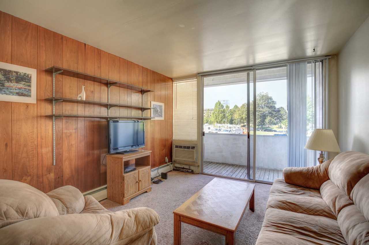 1110ST - Photo 2 of 6