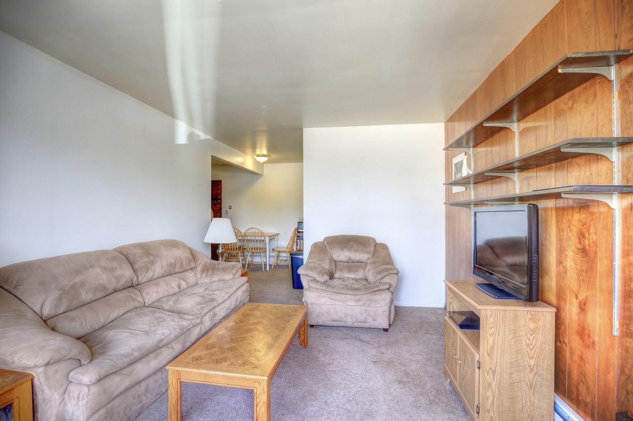 1110ST - Photo 3 of 6