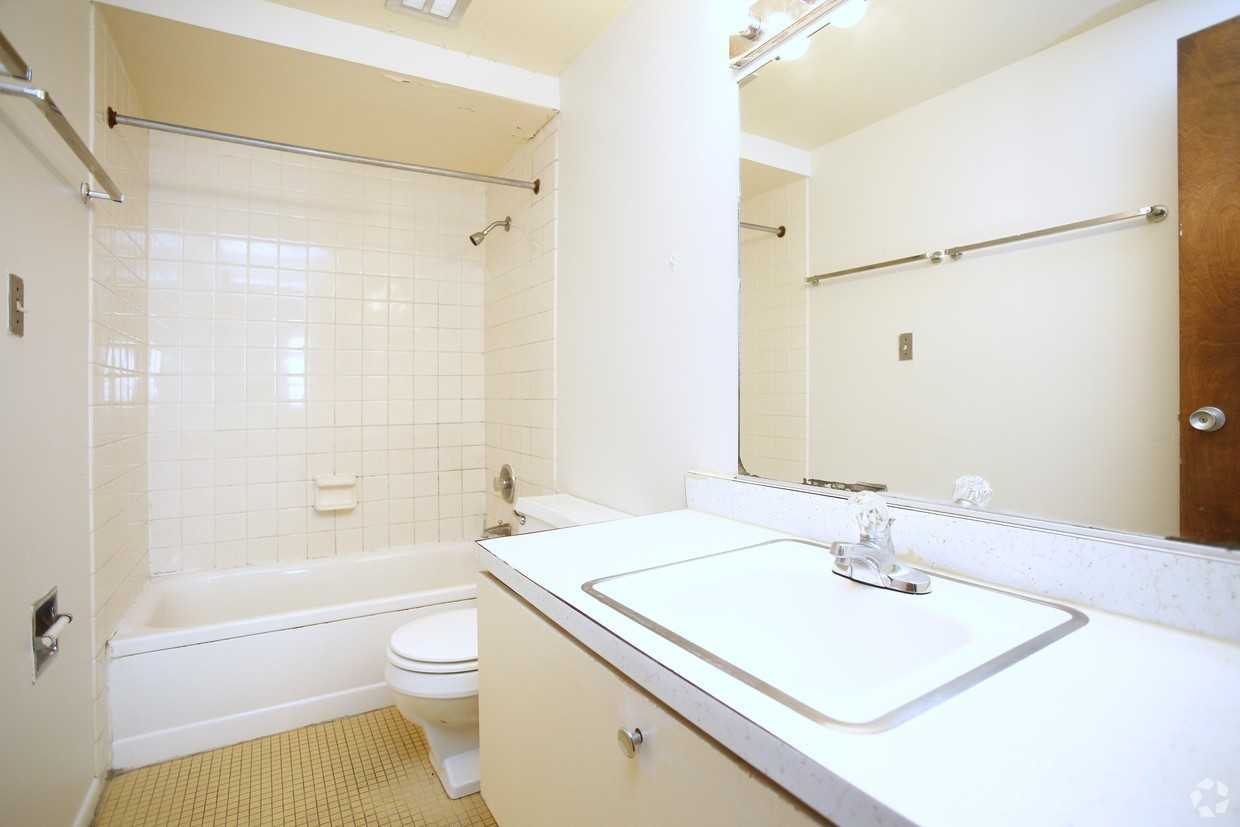 1110ST - Photo 4 of 6