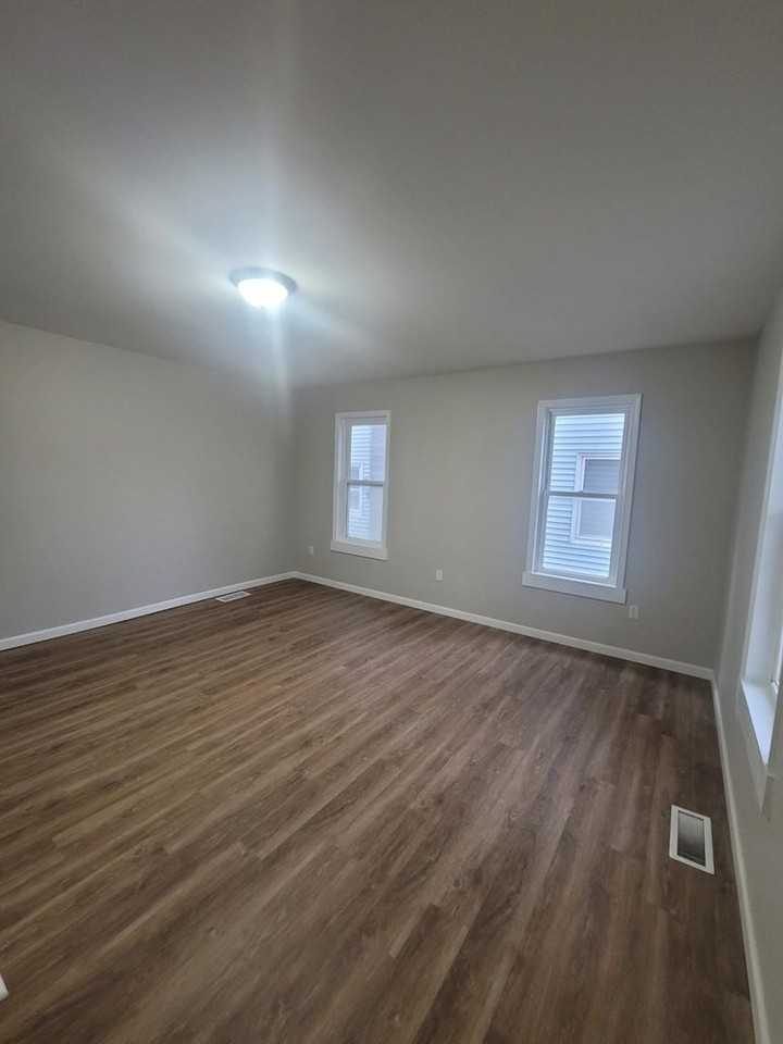 722 Clark St - Photo 3 of 15