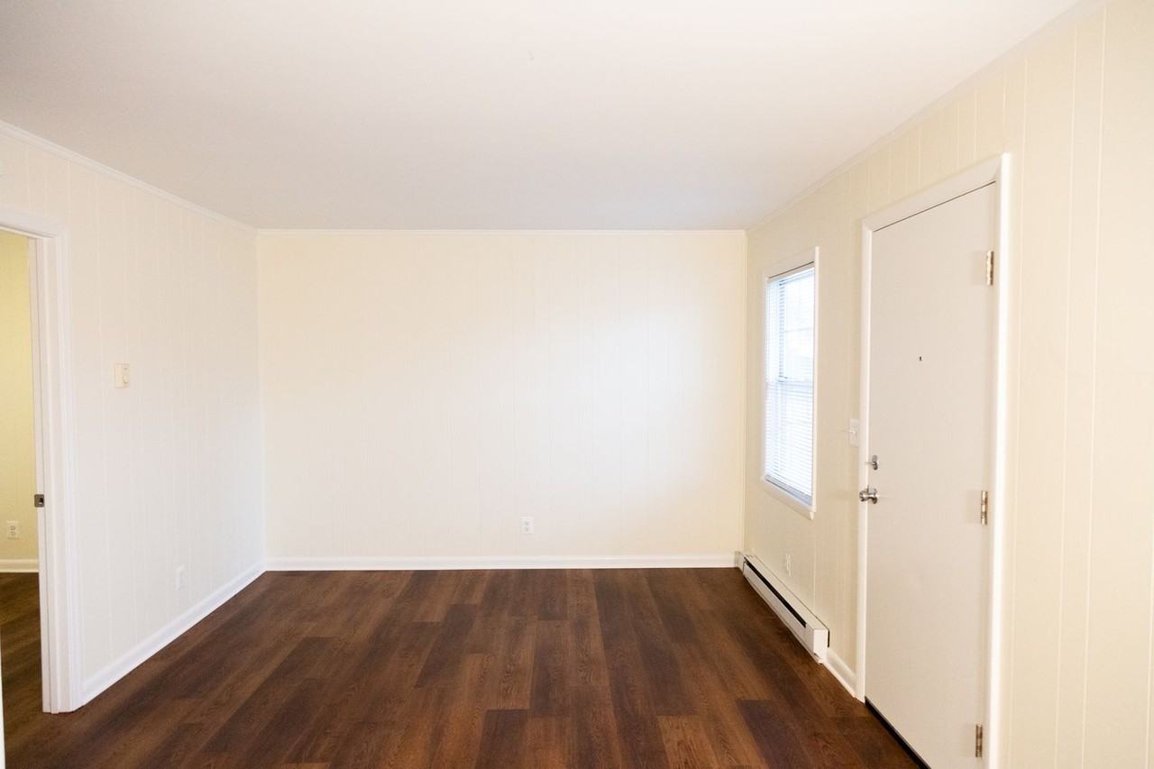 1102 Leonard St - Photo 3 of 19