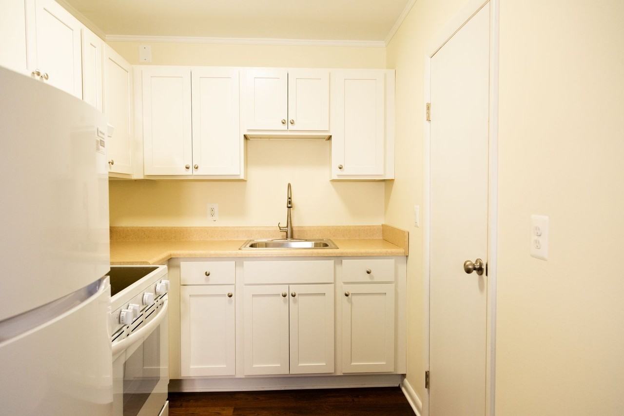 1102 Leonard St - Photo 4 of 19