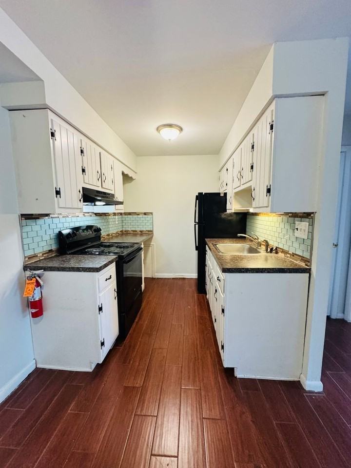 Taylor Court Apartments - Photo 2 of 24