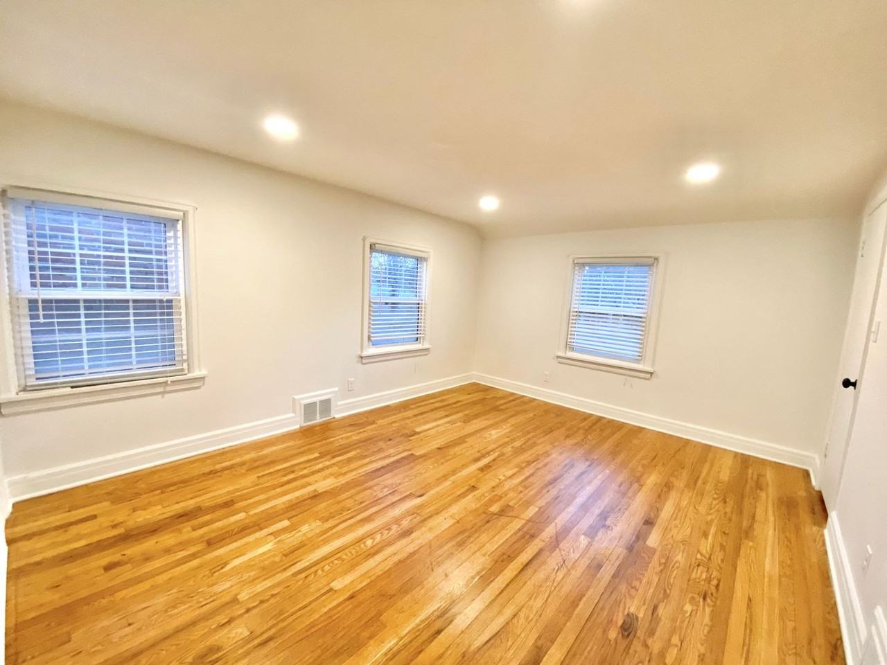659 S Mccann Ave - Photo 6 of 9