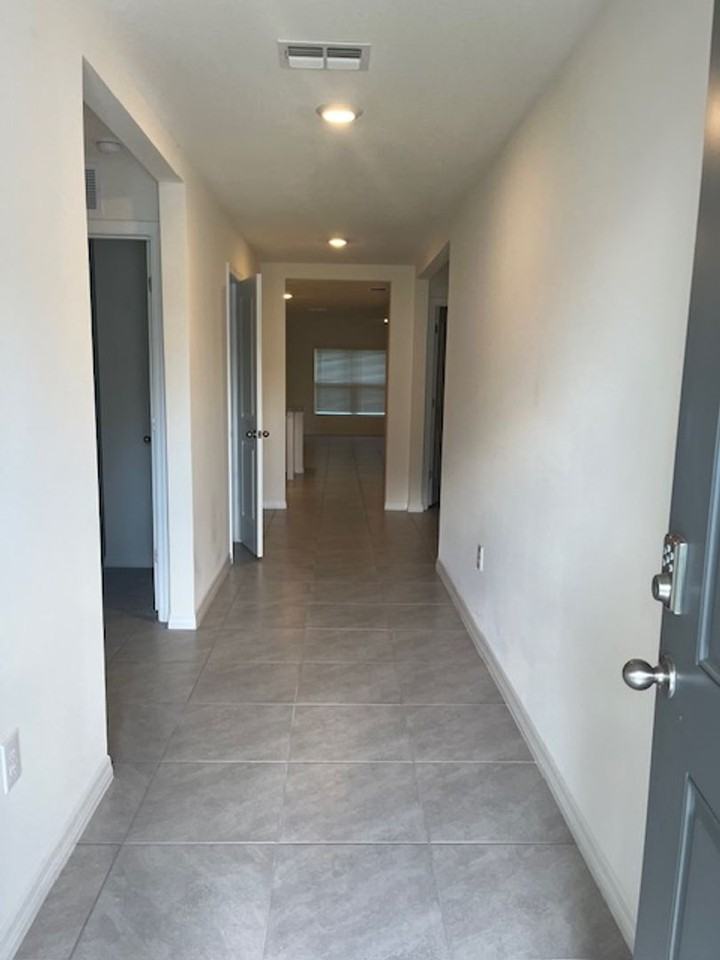 121 Marion Oaks Mnr - Photo 3 of 19