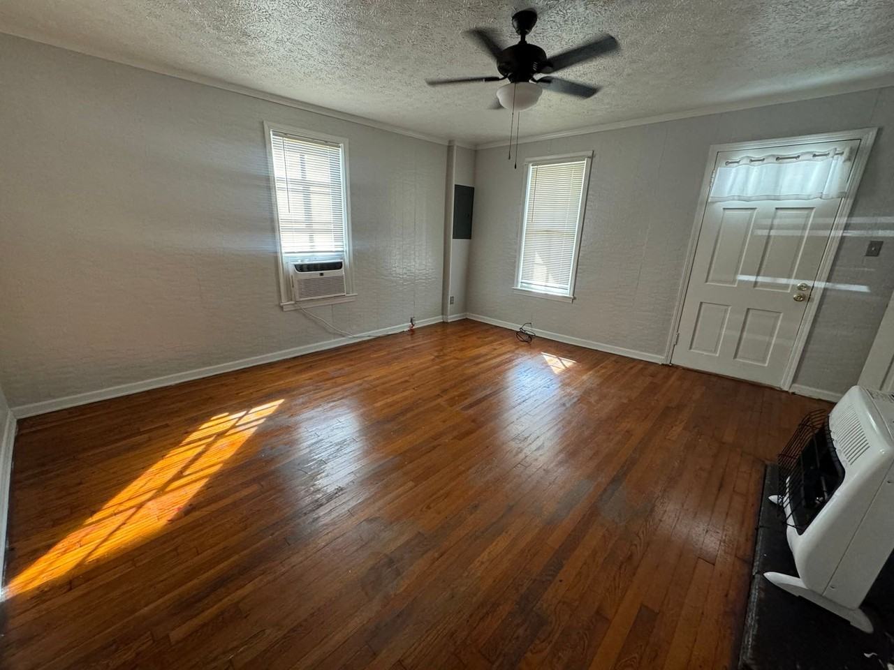 208 North Ave Ne - Photo 6 of 14