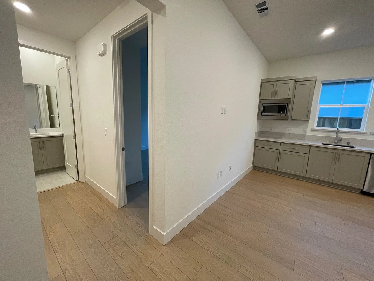 102 Shady Oak Way - Photo 2 of 16