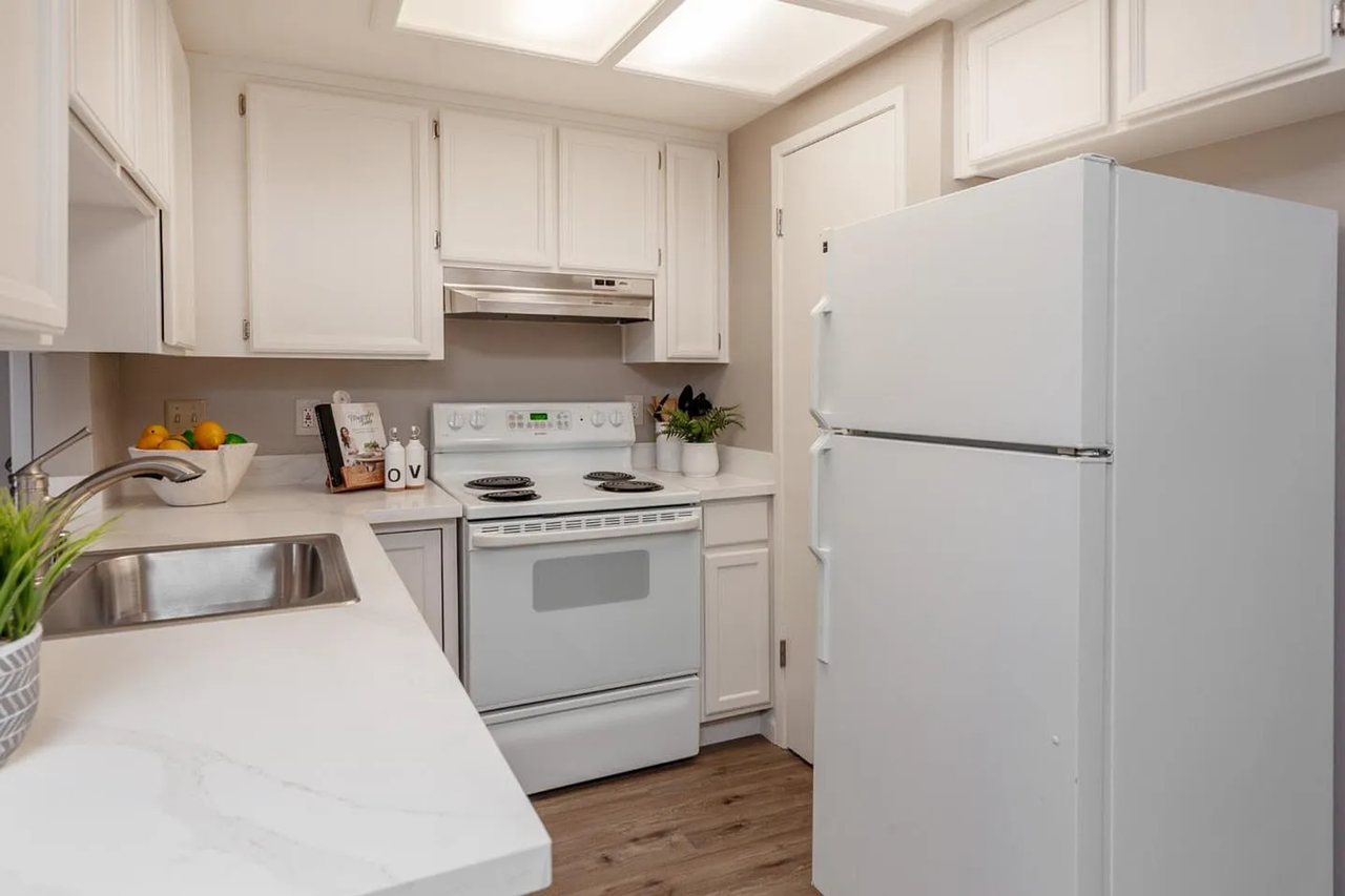 18947 Sara Park Cir - Photo 2 of 12