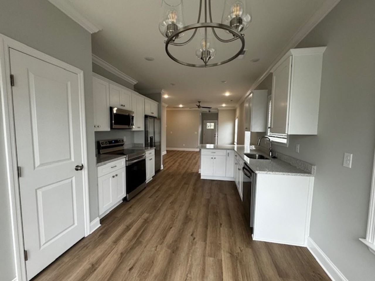 319 Bellingham Dr Ne - Photo 3 of 11