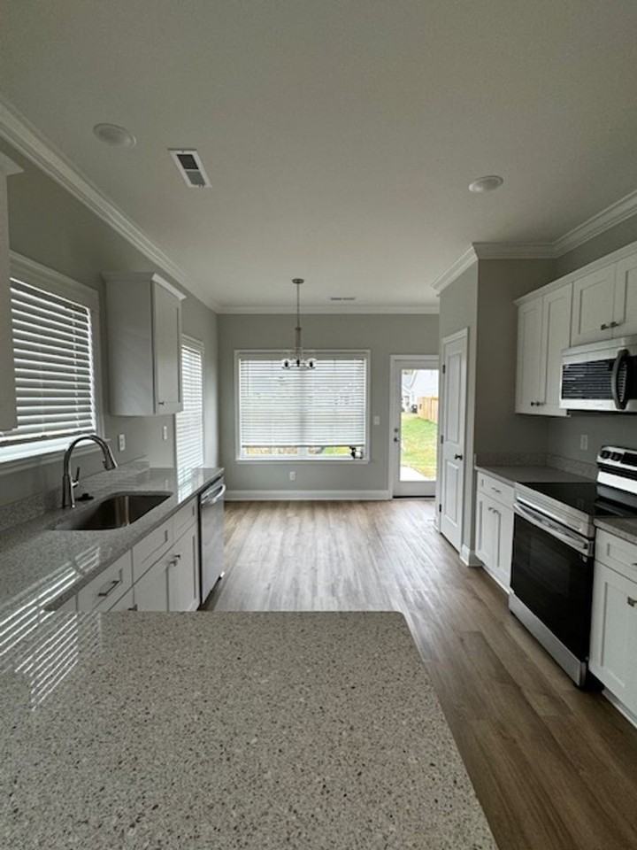 319 Bellingham Dr Ne - Photo 4 of 11