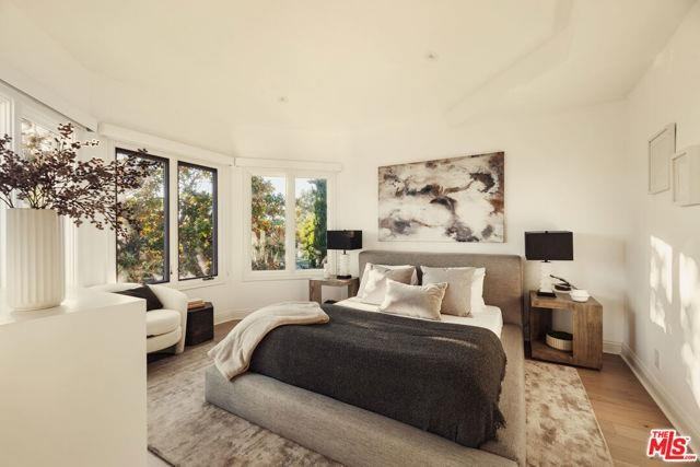 633 12th St - Photo 3 of 8