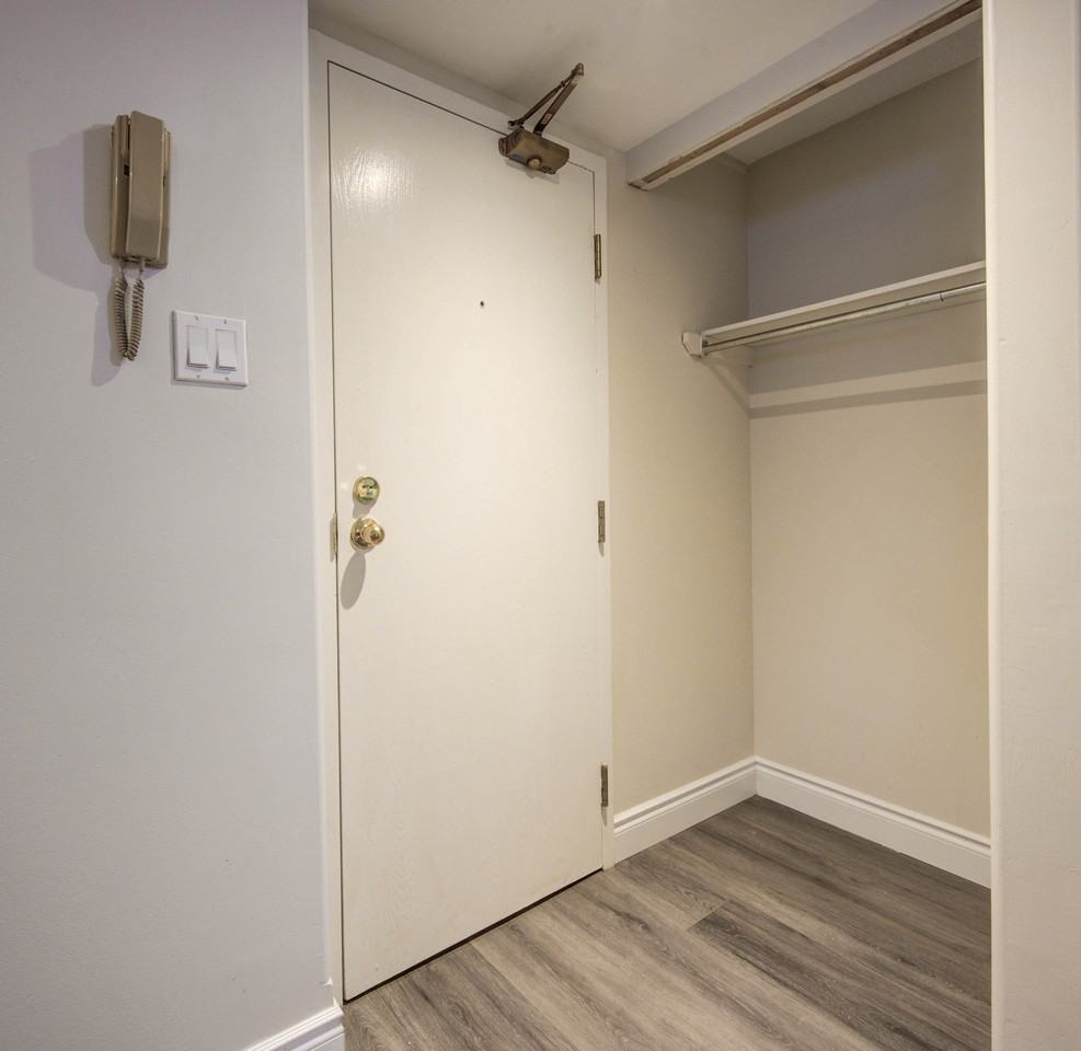 565 Greenfield Avenue #203 - Photo 5 of 21