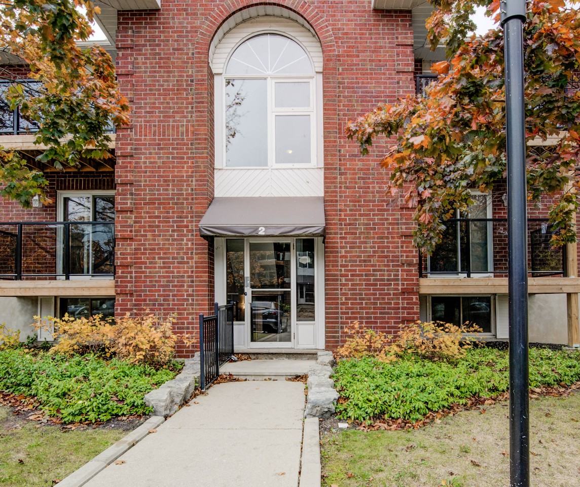 565 Greenfield Avenue #203 - Photo 4 of 21