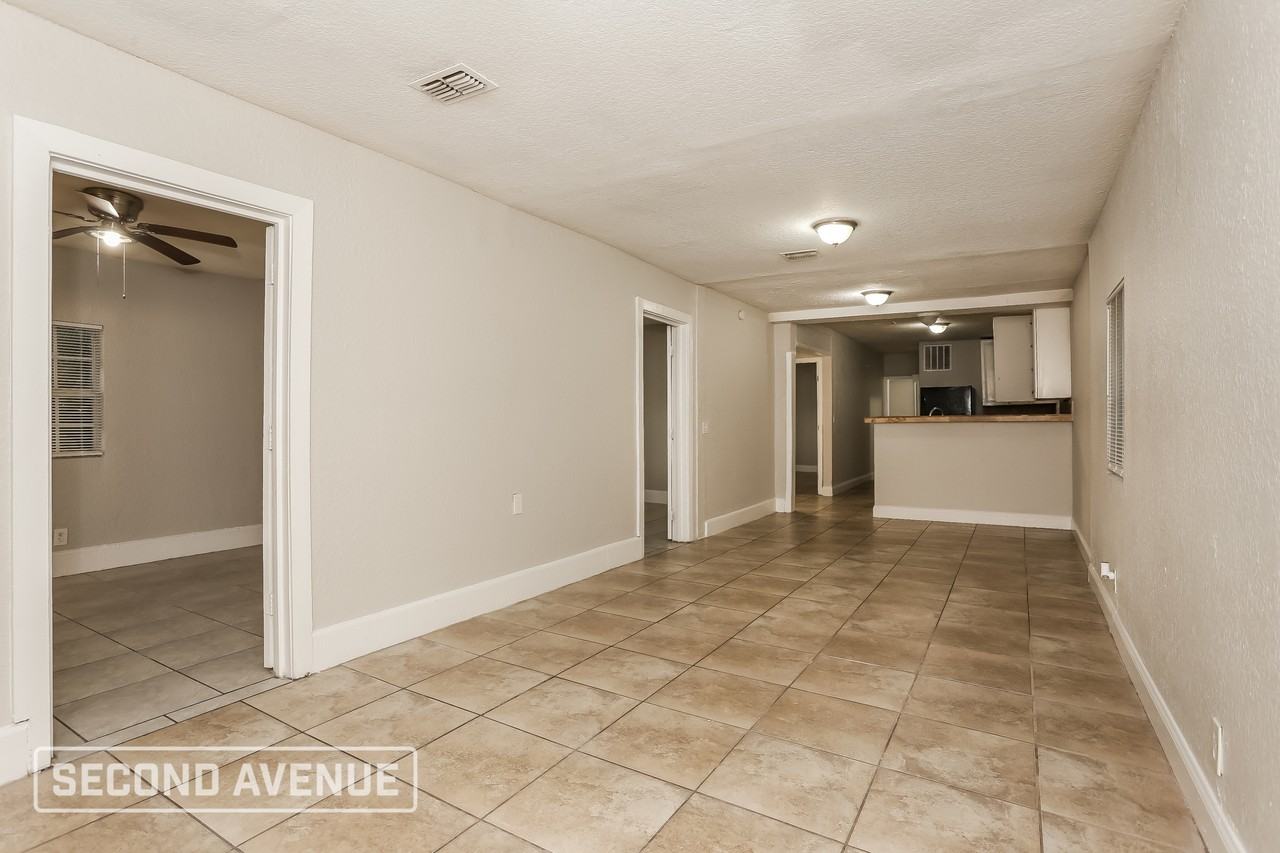 2121 Broadway Ave - Photo 5 of 24