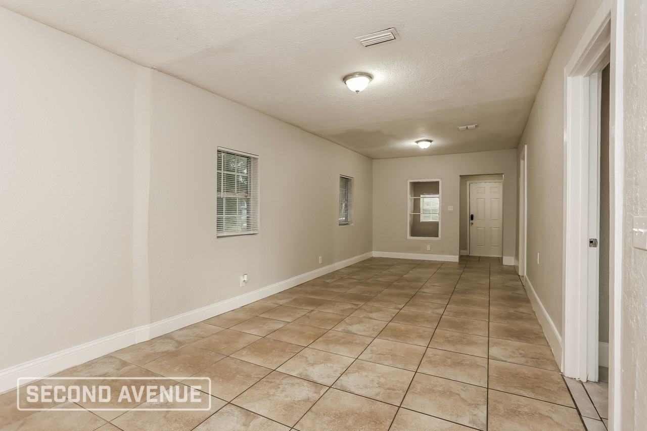 2121 Broadway Ave - Photo 6 of 24