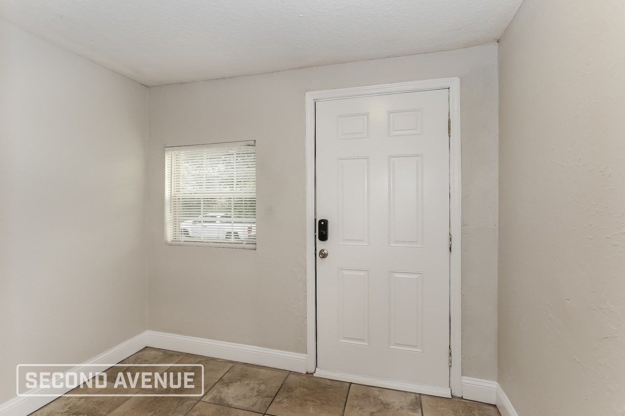 2121 Broadway Ave - Photo 7 of 24