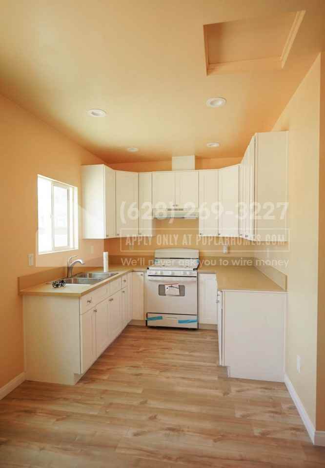 11059 Burnet Ave - Photo 2 of 11