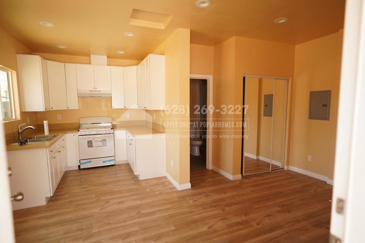 11059 Burnet Ave - Photo 3 of 11