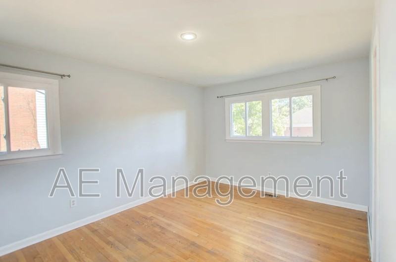 1373 Coral Pl - Photo 4 of 19