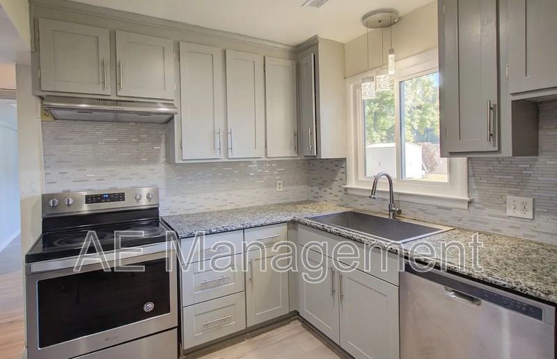 1373 Coral Pl - Photo 6 of 19