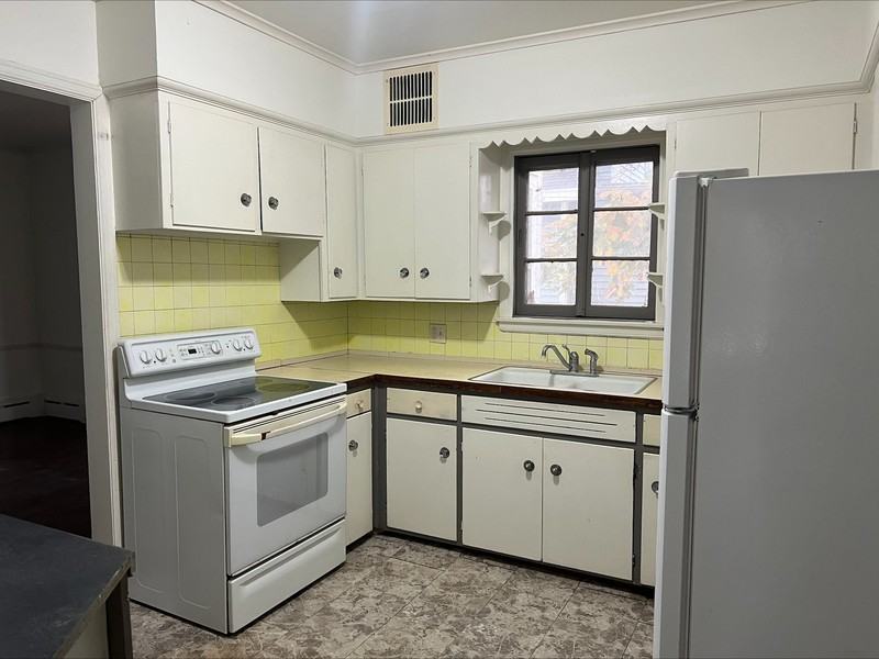 60 60/62 Tayco Street - Photo 5 of 11