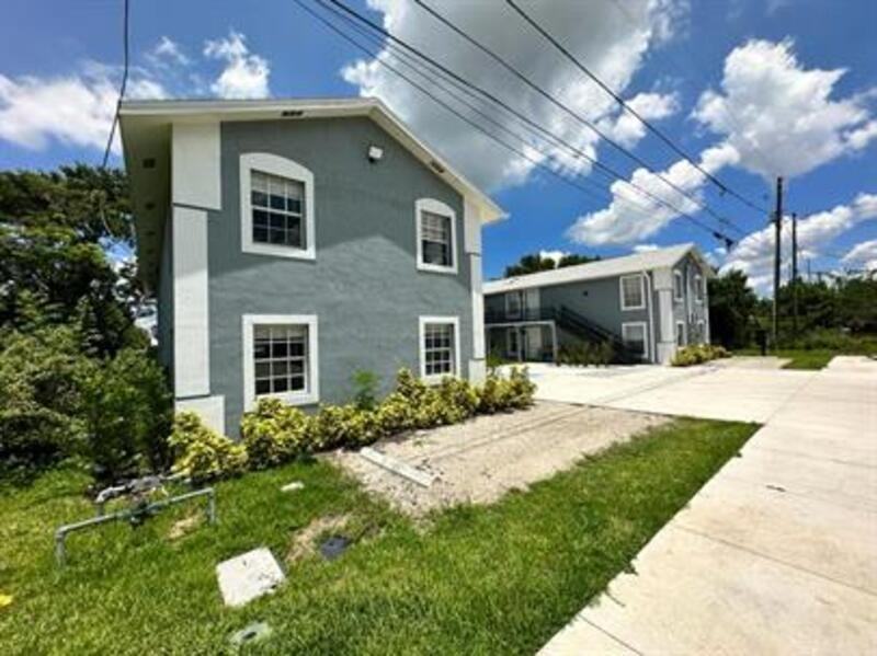 425 F St - Photo 3 of 31