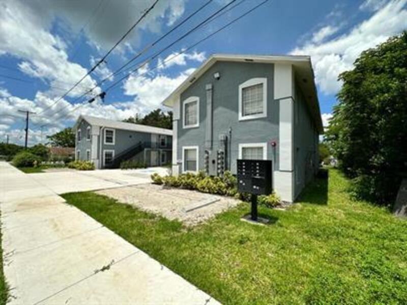 425 F St - Photo 4 of 31