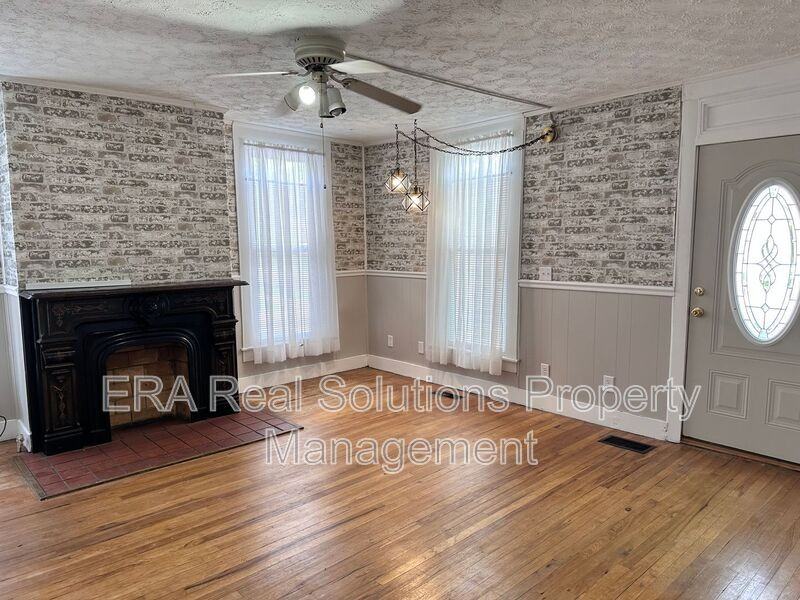 206 West Main Street - Photo 3 of 7