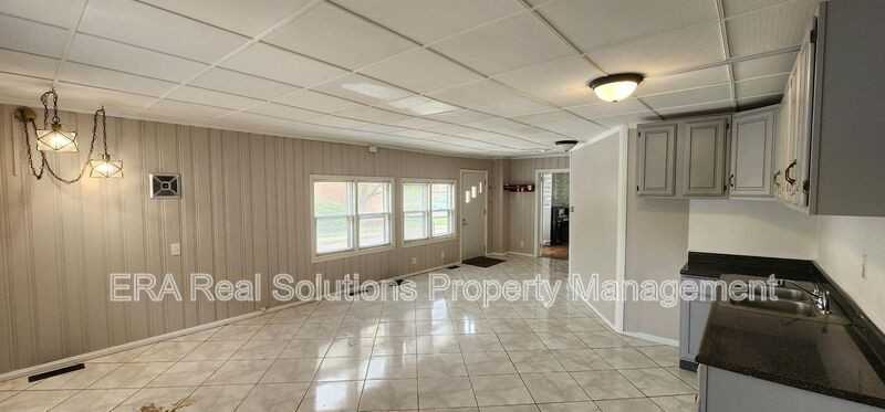 206 West Main Street - Photo 4 of 7