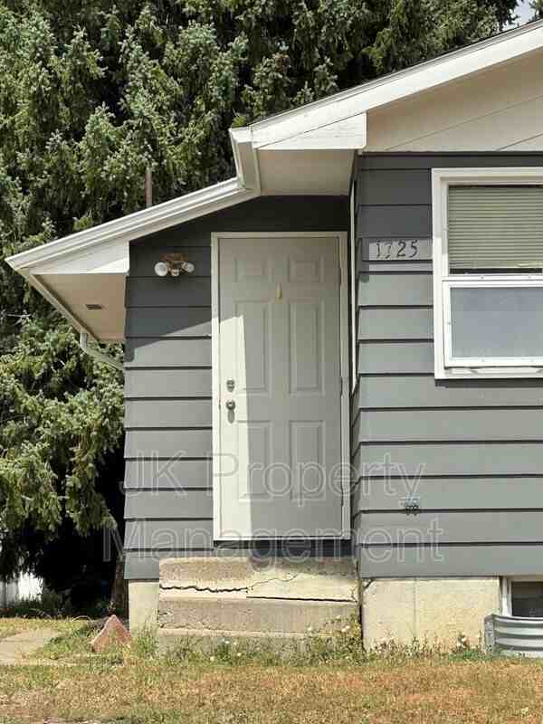 1725 15th Ave S #B - Photo 2 of 17