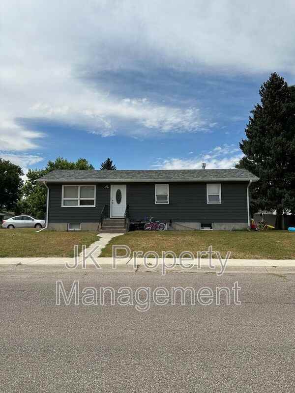 1725 15th Ave S #B - Photo 3 of 17